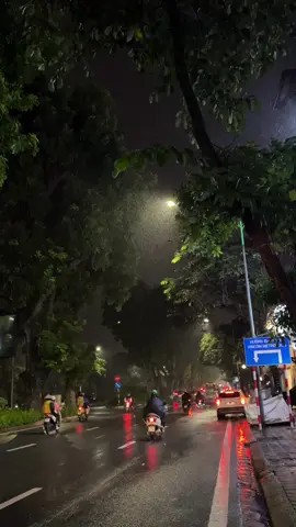 📍Hà Nội tháng 11 với những cơn mưaa. #langthanghanoi #chill #mua #hanoi #xuhuongtiktok 