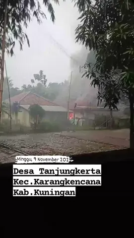 Samberan petir menyebabkan kebakaran di Karangkancana, Kuningan #kuninganjawabarat  #kuningan  #fyp  #videoviral 