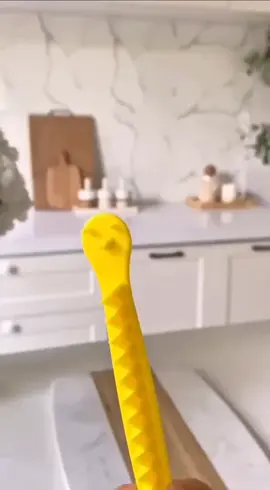 🥚✨ Descobri esse cortador de ovo diferente e agora meu café da manhã nunca mais vai ser o mesmo! 😍 Ele corta o ovo em formato ondulado e zigue-zague, deixando tudo muito mais bonito e criativo. 😋 Super prático, baratinho e com frete grátis! 💥 👉 Clica no link do perfil pra garantir o seu antes que acabe! #cozinha #utensíliosdecozinha #gadgets #achadododia #promoção 