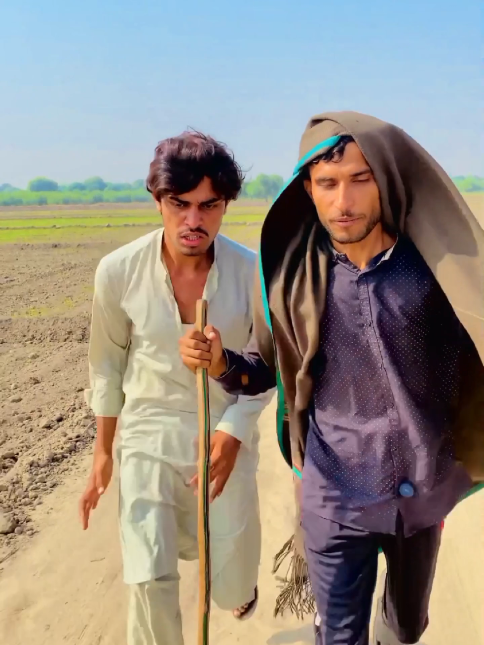 yahain seenr ko gurbat garibi di koi had hondi a🤣plz dear tiktok team don,t under review my video#luckysquad #foryoupage #fypシ #viralvideo 