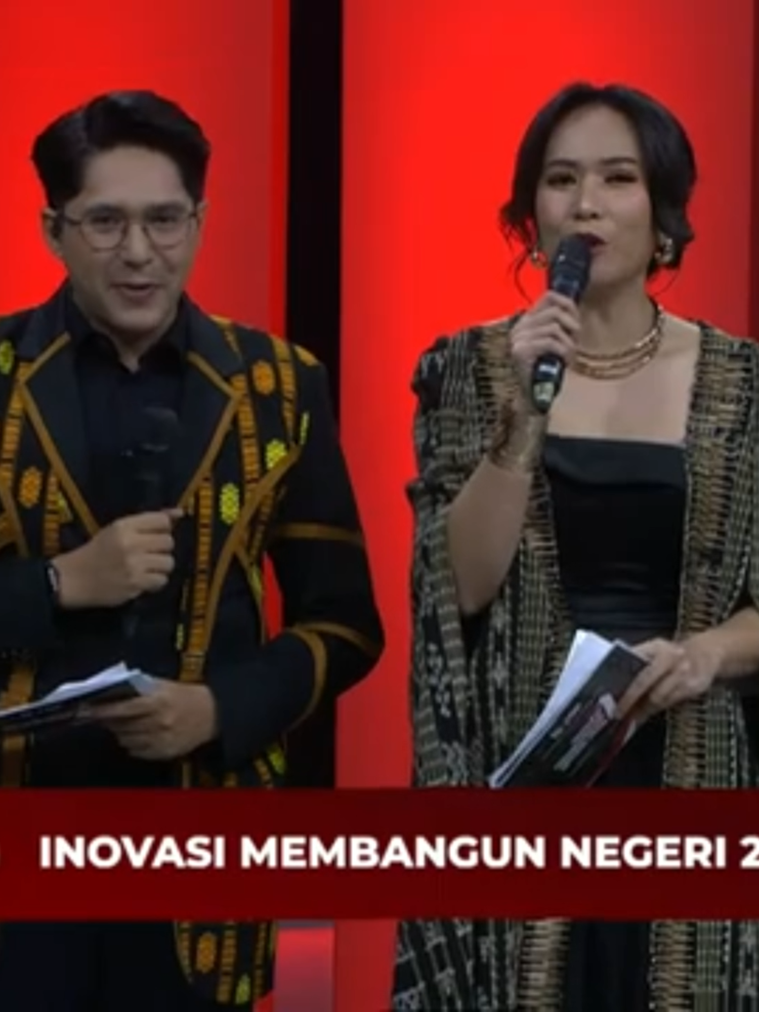 Bupati Moh. Saleh Asnawi dianugerahi penghargaan 