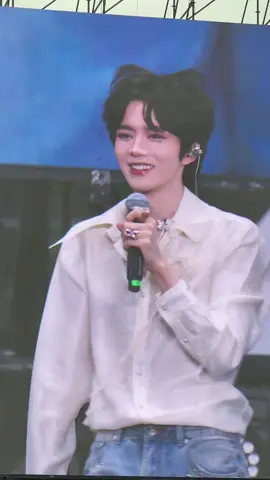 thích lắm bé iu ơiii 😘 BUDWEISER PUTIAN GALAXY LEFT BANK MUSIC FESTIVAL #Desire4BudweiserPMF #HuangXing #EliotHuang @eliot_huang 