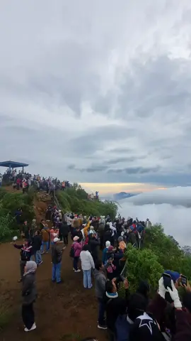 bahan story kalian guys 😉 INFO & RESERVASI ☎️+6281226665414 #sewajeepdieng #jeepdieng #tripdieng #jeepdiengadventure #sewajeepwonosobo 