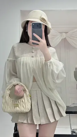 Năm nay tôi không còn đứng nhìn họ yêu nhau nữa, thay vào đó, tôi lấy ghế ngồi cho đỡ mỏi chân.#hottrend #xuhuong #fypシ゚ #outfit 