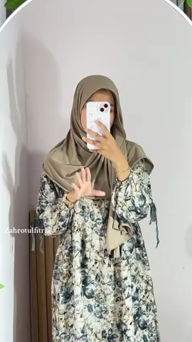 Kita usahakan baju yang dipakai berbahan adem nyaman dan gak bikin gerah itu 🥹🫶🏻 #abaya#gamis #kaftan #trending #arabicsong 