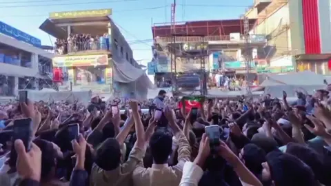 عوامی وزیراعلی عوام کے درمیان عوام کی محبت سہیل افریدی کے ساتھ#pti_zindabad #imrankhanzindabad #عمران_خان_ہماری_ریڈ_لائن #cmkpksohailafridi #ptiofficial 