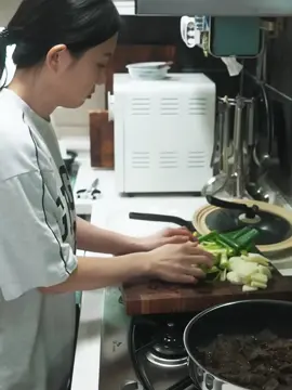 Korean Home Meal ☆ Korean Spicy Beef Soup & Chive Pancake (ft. Recipe) Part 1✓ #hamzy #hamzy_asmr #hamzyeating #koreanFood #cooking #hamzymukbang #asmrtiktok #fypviralシ #Food #foodasmr #Mukbang #ASMR #homecookedmeal #parati #KoreanSpicy