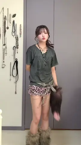 Perfect Night🌙12/4初ワンマンライブの無料チケット残り35名様になりました！😭🙇🏻‍♂️ この日、私が今まで努力してきたものを全て発揮する最初の集大成として、全力で歌・弾き語り・ダンスを披露します。 無料でワンマンライブのチケットをゲットできる機会はもうないと思うので、ぜひ会いに来て下さい😿🫶🏻 プロフィールのリンクから、無料チケット予約できます‼️ #PerfectNight#leserafim#kpopdance#kpopfyp#ワンマンライブ