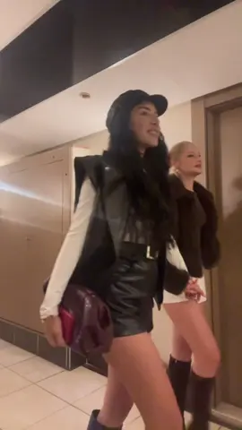 @Şura @aylanurby sarışın mı esmer mi çabuk karar verinn #kısmetseolur 