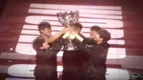 #CapCut Chúc mừng T1 ơiiiiii!! #t1win #worlds #t1 #hjfgk 