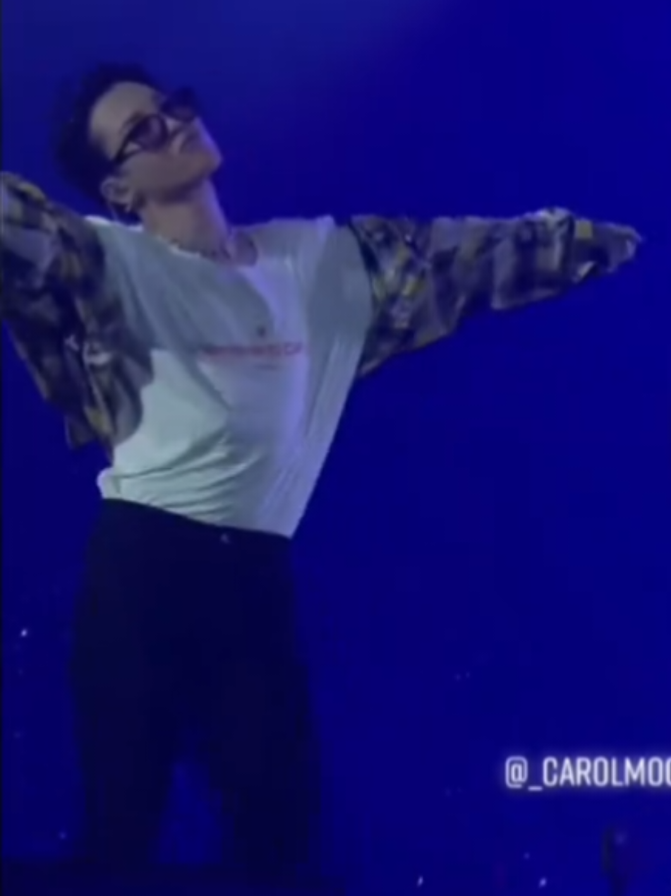 Jimin adding some spice (an unrequested but appreaciated hip thrust) to Anpanman 🔥 #jimin #지민 #parkjimin #ptdlasvegas 