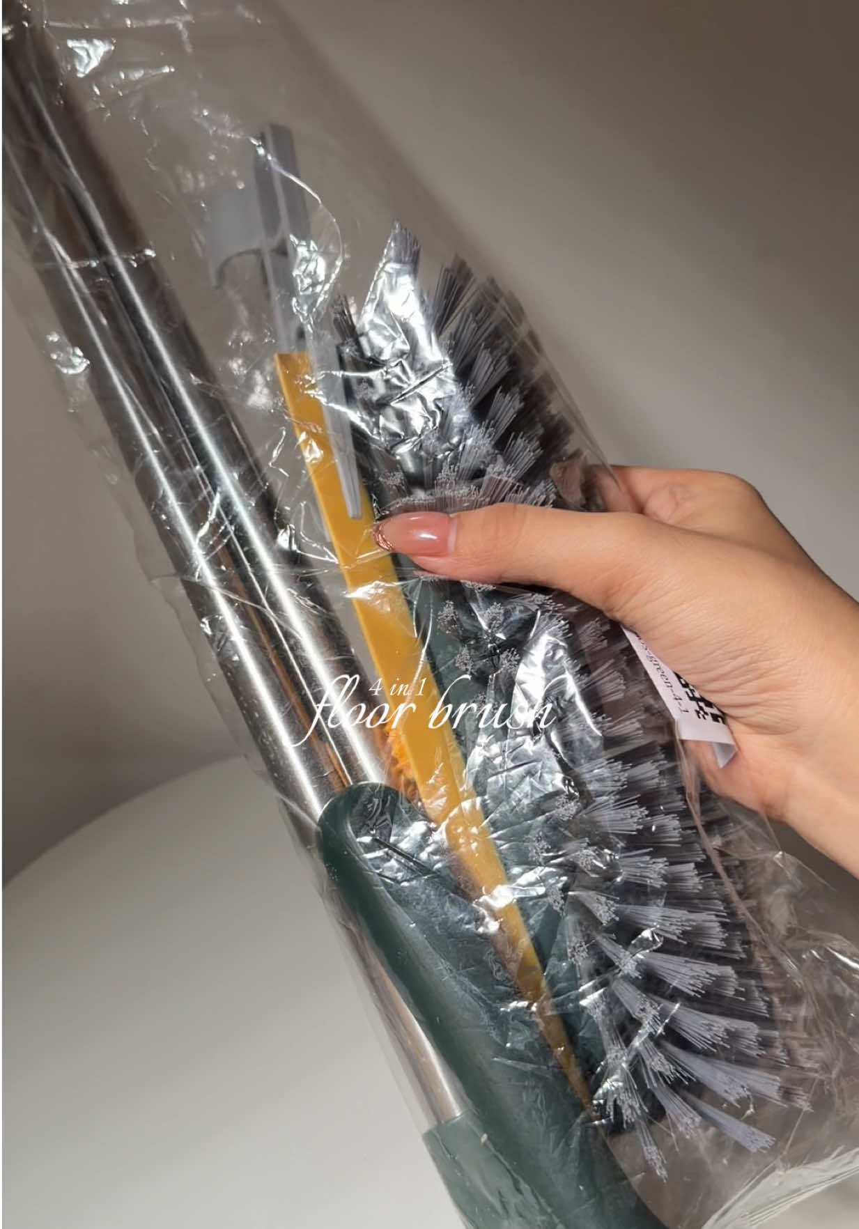 sisipagin ka talaga lalo maglinis lalo na kung ganto gamit mong brush, 4 in 1 na kasii 😍 #floorbrush #floorcleaner #brushcleaner #fyp #fypシ゚ 