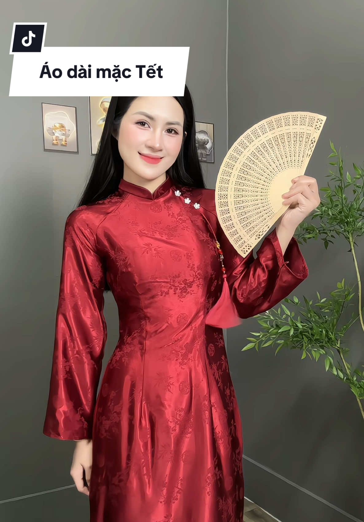 Áo dài lụa gấm mặc Tết xinh quá mấy bà ơi. Tranh thủ mua từ giờ cho đủ sz đủ màu, đi chụp hình cũng đỡ đông nha. #aodaitet #aodaitet2026 #aodaitruyenthong #aodaithaovan #aodaimactet  @Phùng Dung - Mẹ Cu Bo Review  @Phùng Dung - Mẹ Cu Bo Review  @Phùng Dung - Mẹ Cu Bo Review 