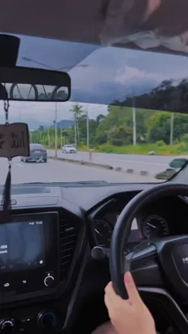 #CapCut เดินดีๆนะ ระวังรถชน ไม่ได้เป็นห่วง แต่เป็นคนขับ😂🤣😂#fypシ #เลดี้รถรั่ว🇯🇵 