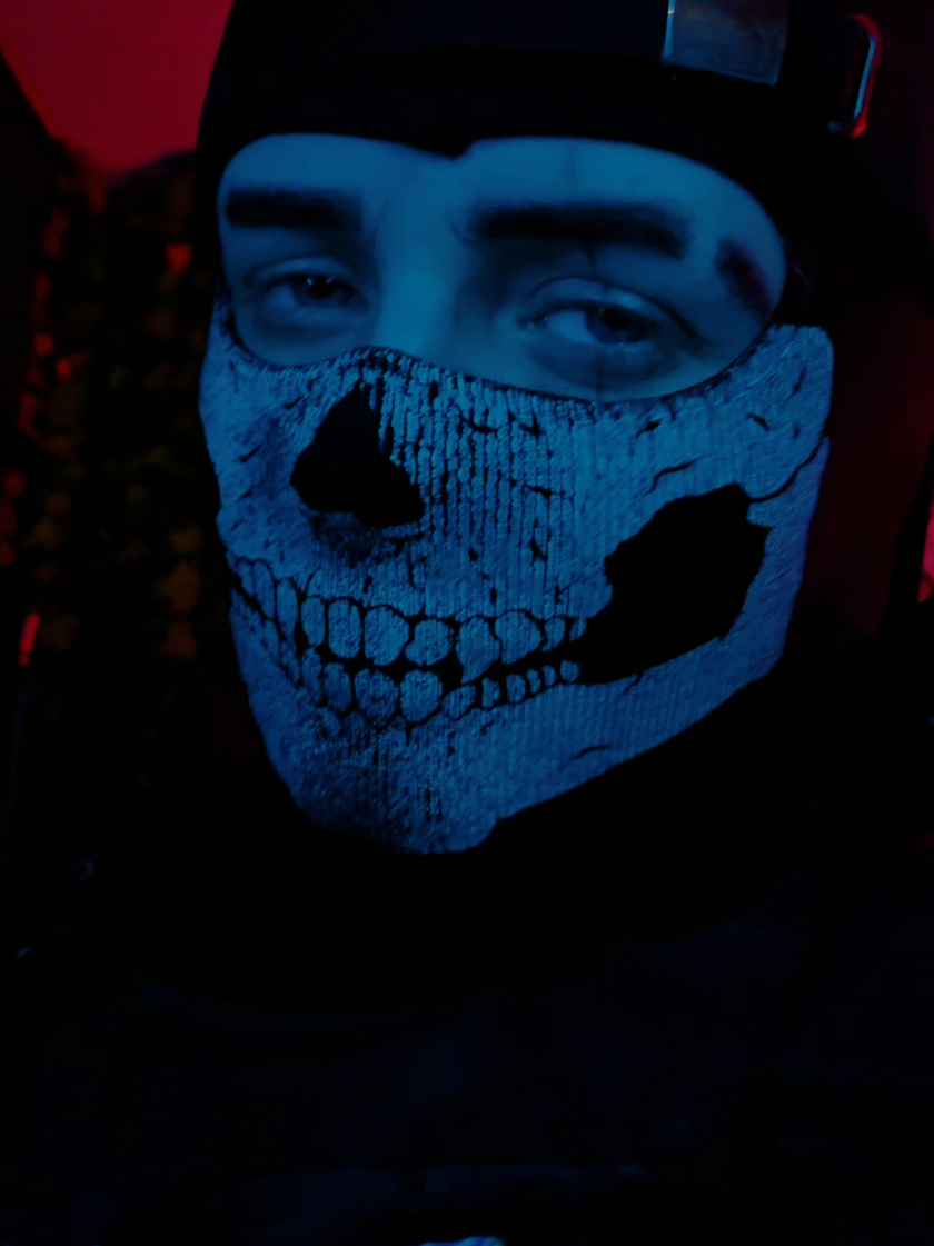 I am a big boy #MDNI #xyzba #lights #transition #callofdutycosplay #codcosplayer #zyxcba #codcosplay #keegancosplay #thirsttok #meninmasks #cosplayer #COD #eyes #foryou #trending #BookTok #foryoupage #booktokgirlies #maskedmen 