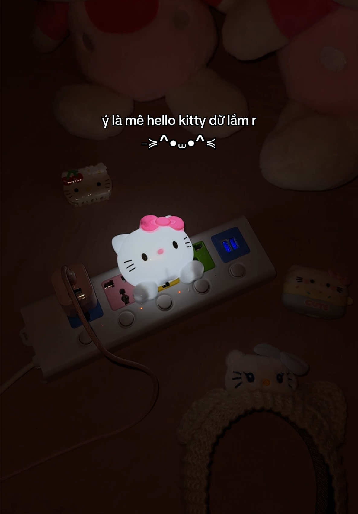 đèn ngủ cũm phải hello kitty☺️#dennguhellokitty #hellokitty #dendecor #decor #glossyrouge 