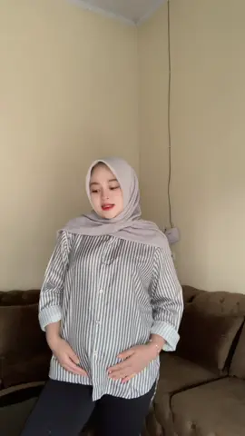 yuu samaan kya aku kemejanya 😍