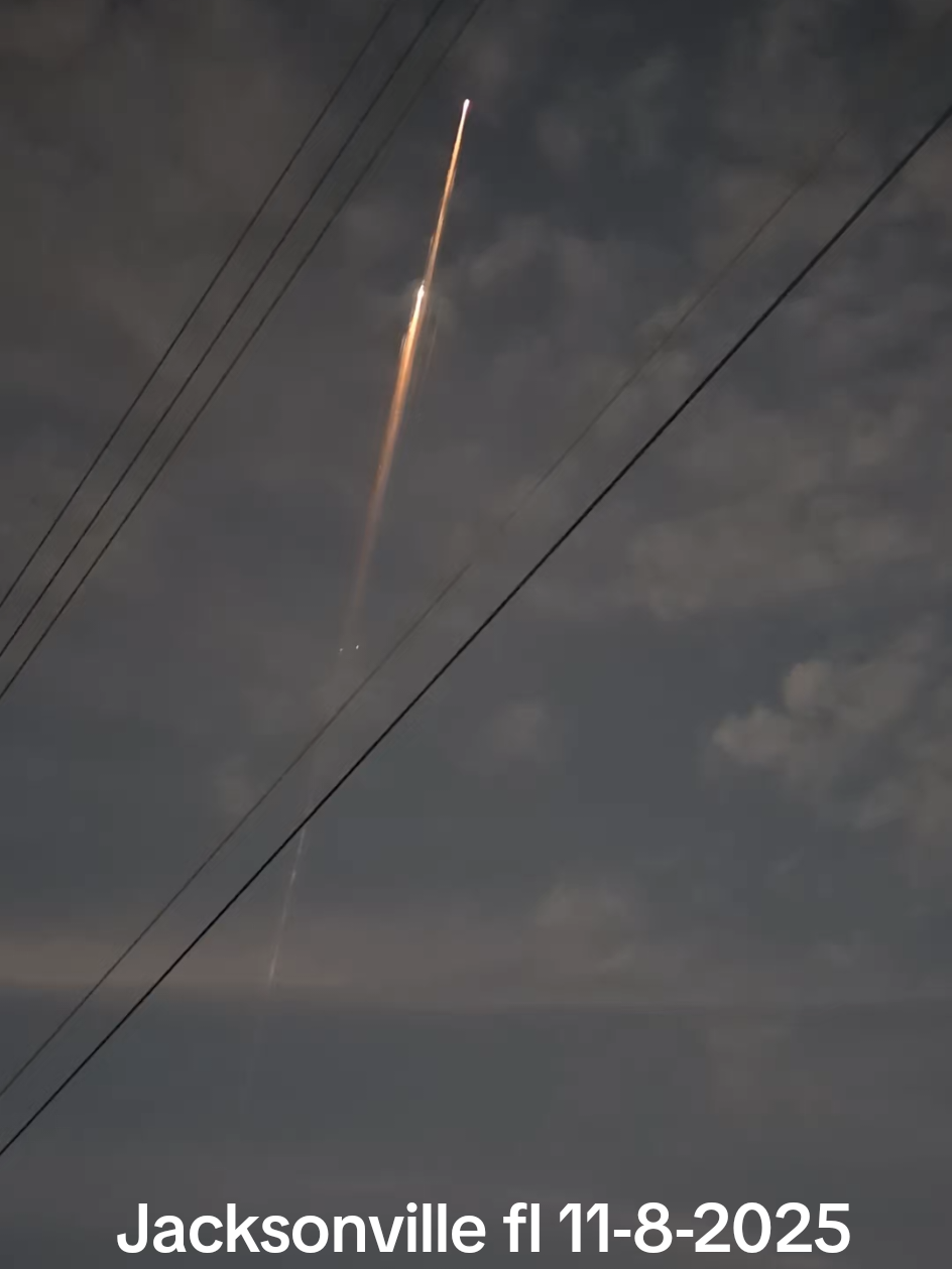 I recorded this in the sky at @6:15 am in Jacksonville Florida. this started off as a ball of light and started traveling across the sky.. #spirituality #god #uap #ufo #angels 