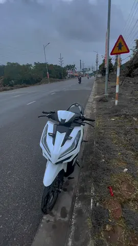 Chỗ ae dắt hãng bao nhiêu?#xuhuonggggg #click125i #vario125 