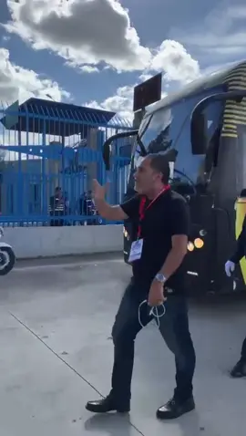 رياض بالنور يرفض تفتيش حافلة الترجي التونسي 🟡🔴🇹🇳✊#الترجي_الرياضي_التونسي 