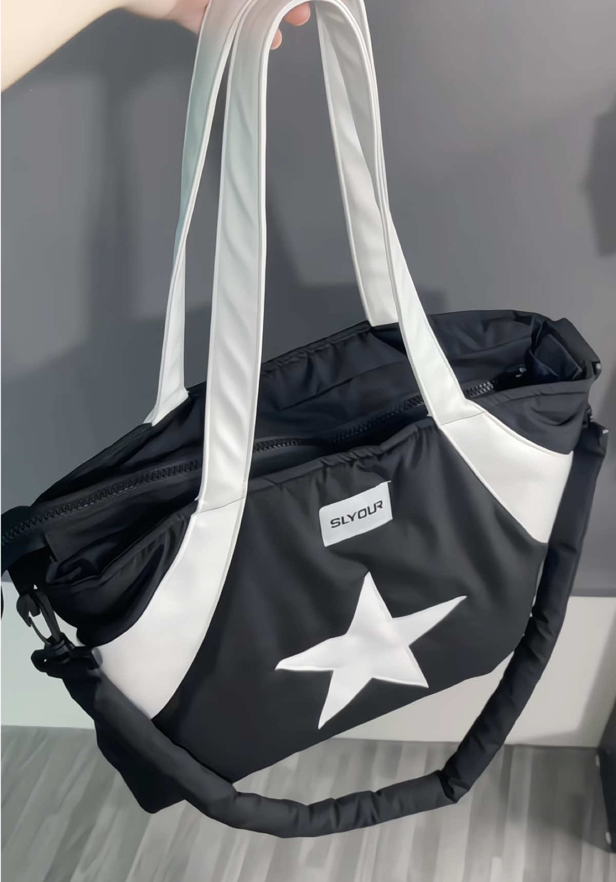 Nam nữ đều đeo túi này đc hết nháaa #slyour #tuiphao #tuitranbong #tuideocheo #tuinamnu 