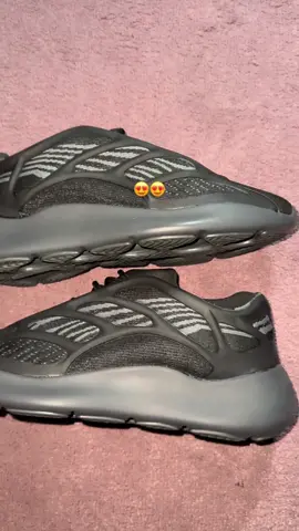 #yeezy700 