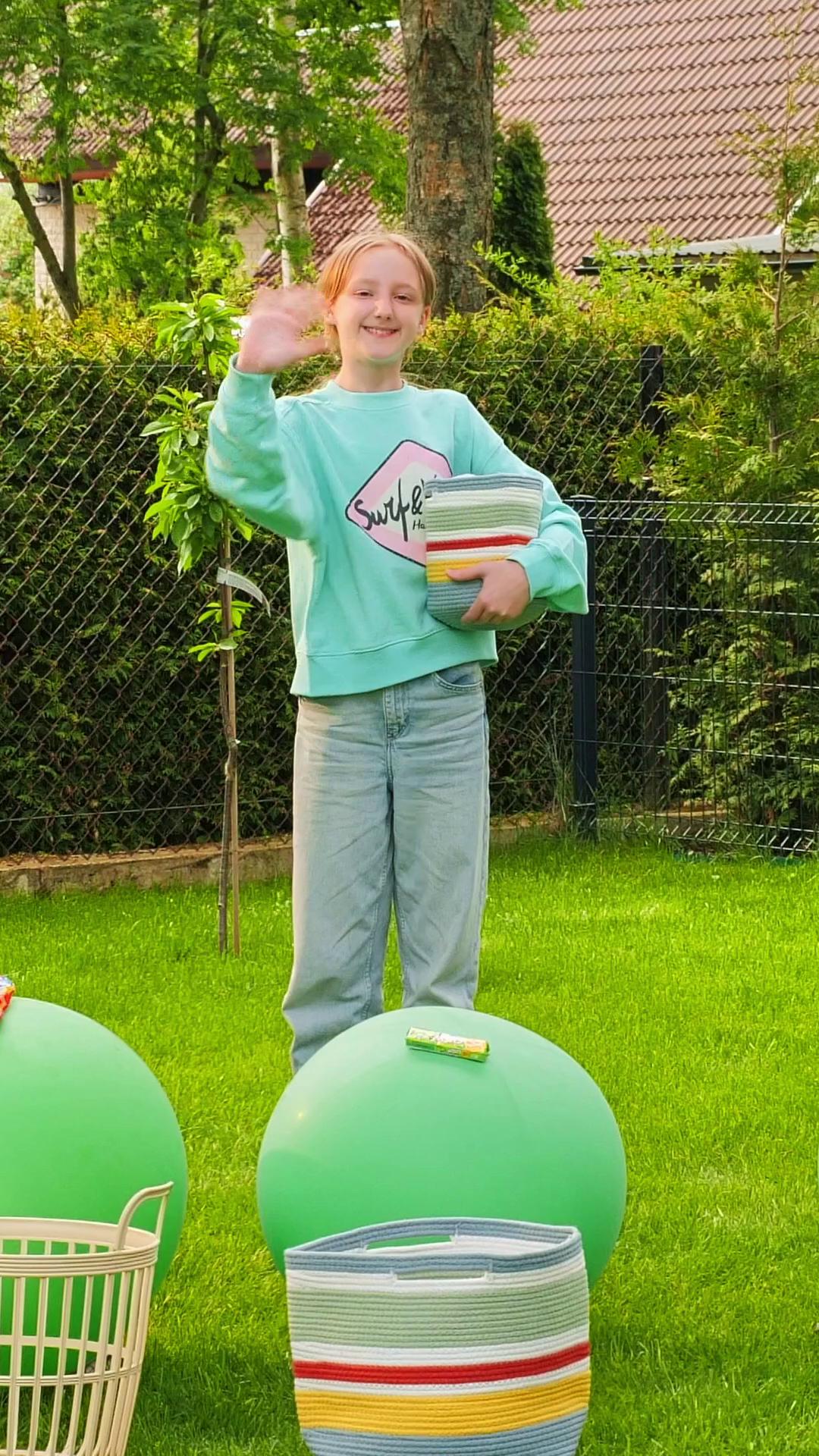 Bouncing a bouncer on a bouncy ball + a treat = fun 😄
