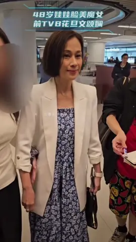 Văn Tụng Nhàn : (sinh năm 1976) tại Hồng Kông. Thuở đi học, cô được rất nhiều người khuyên nên thử làm diễn viên vì dung mạo xinh xắn, ngọt ngào. Chịu ảnh hưởng bởi mọi người xung quanh, Văn Tụng Nhàn quyết định đầu quân vào ATV. Năm 1994, cô tạo được tiếng vang lớn với vai Tiểu Mạn trong Bá chủ bến Thượng Hải 2. Văn Tụng Nhàn khiến người ta không chỉ bị thu hút bởi vẻ ưa nhìn mà còn bởi khí chất dịu dàng, ngọt ngào rất truyền thống của phụ nữ Triều Châu. #dienvienhongkong#vantungnhan#taituhongkong#phimhongkong#hongkong80_90 