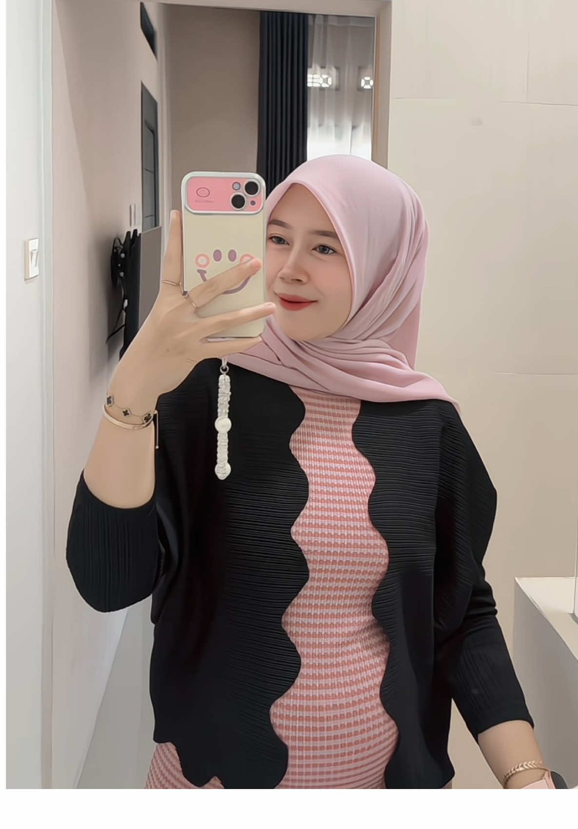 Ip 15 berasa ip 17 😋 Casenya aja dulu nanti hp nya nyusul 🤏🏻  #case #caseiphone #casehp #casing #casingiphone 