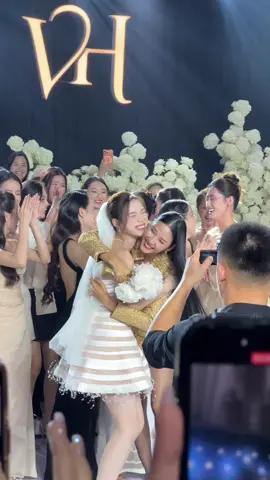 Kakaaa ai là người bắt được hoa đây ta 🥰#hoahauvietnam #dothiha 