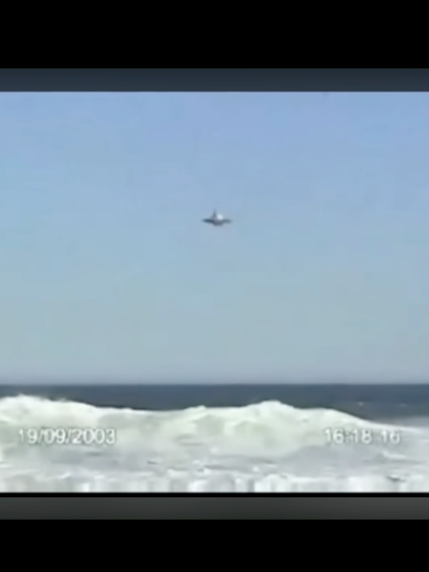 UFO Spotted and Filmed Over South Africa Beach in 2003-Some of the clearest video from that time#caspersight #Unexplained #fyp #ufo #uap #alien #alientechnology #Space #nasa #strange #weird #crazy
