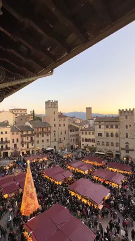 Arezzo ~ Città del Natale  Da sabato 15 novembre  #arezzocittadelnatale #arezzo #mercatinidinatale 