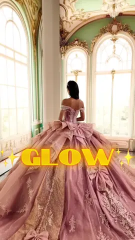 ✨ ✨ Completely and utterly obsessed with this rose gold beauty.👸🏽✨ #victoriaselegance #quinceañera #dressrental #rentadevestidos #quinceanera 