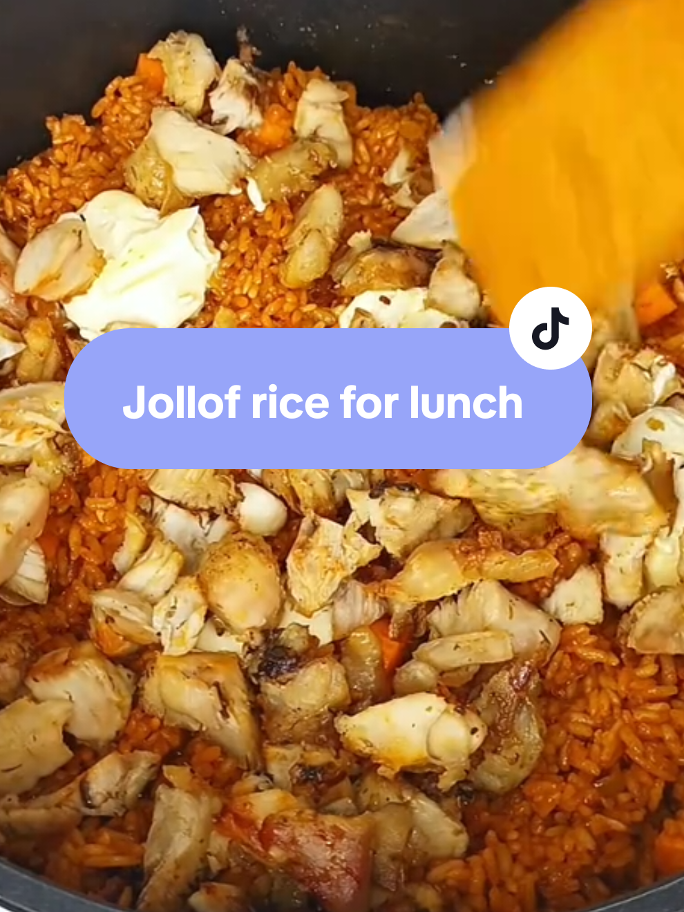 Quick jollof rice for lunch #cookingfun #recipeideas  #foodhacks #tiktokcooking  #kitchentricks 