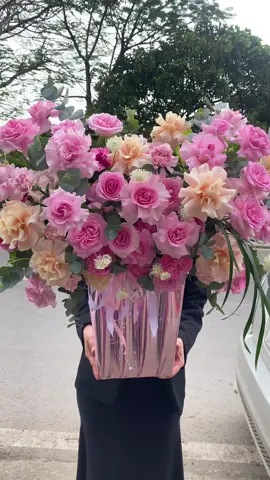 Lẵng hoa tone hồng cho những cô nàng yêu thích sự mộng mơ, ngọt ngào,#xuhuong #tiemhoatuoi1992 