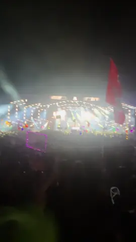 Nothing beats a shoulder ride at a Kai wachi set #EDCO2025 #ravetok #orlando #fyp 