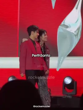 P’Joong in full shipper mode #perthsanta #perthtanapon #santapp #joongarchen #fyp 