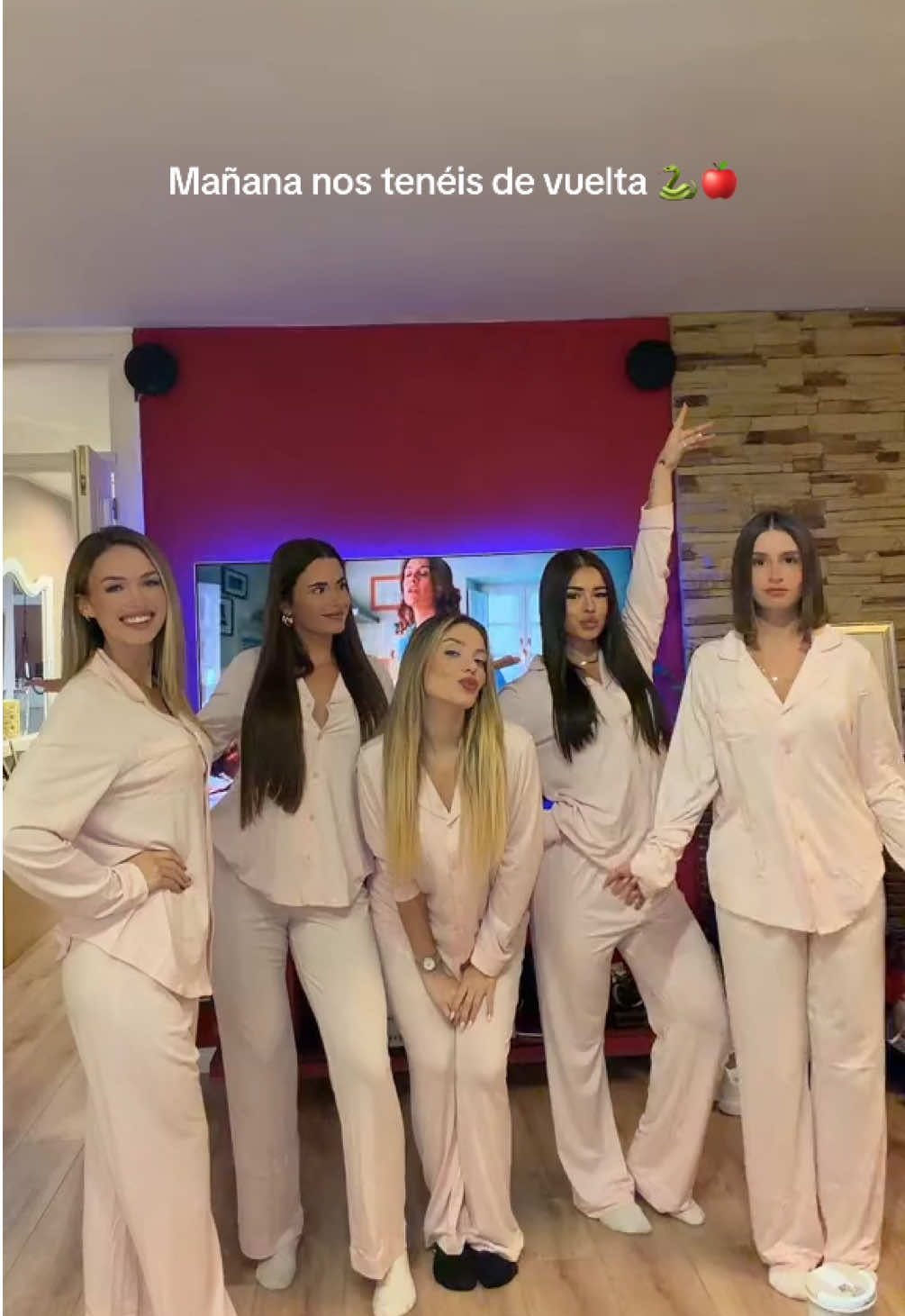 No sabéis lo que se viene… 🫢@nievestristaan @claaudiiacm @Almudena Porras @sandraabarriosss 