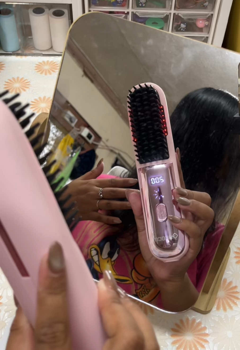 No cords, no hassle — easy to use anytime, anywhere! 💁‍♀️🔥 Perfect for quick touch-ups or on-the-go styling 💖 Straight hair in seconds, anytime you need it 💨 #HairStraighteningBrush #WirelessStyler #BeautyFinds #HairGoals #TikTokFinds 