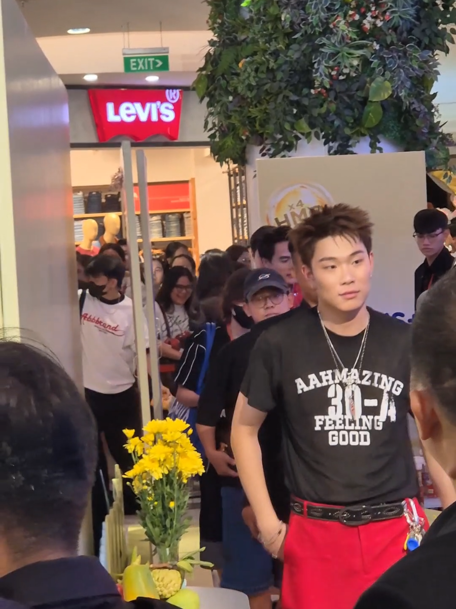 Ba bé chơi game xong mồ hôi nhễ nhại nhưng visual vẫn sáng bừng nhen... #xemcungtiktok #tangduytan #duongdomic #votanphat #xuhuong 