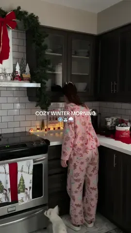 snowwww!!!❄️☃️🌨️ #winter #christmasvibes #snowfall #cozymorning #xmas @Nespresso 