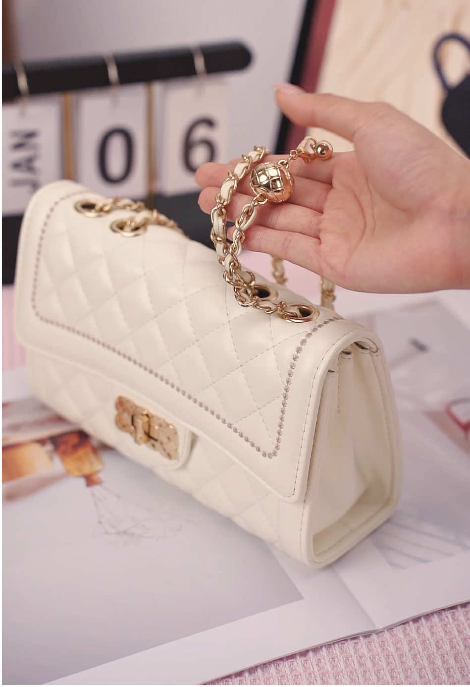 #TasWanita #TasSelempangWanita #FashionTas #TasMurahKualitas #TasKantorWanita