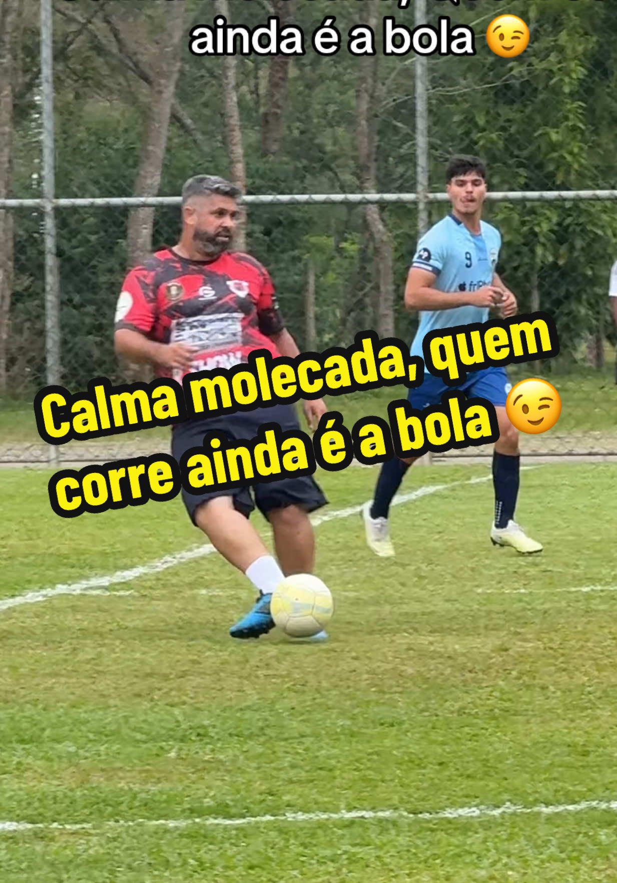 Calma molecada, quem corre ainda é a bola 😉 #futebol #foryoupage #Soccer #tiktokesportes #fy 