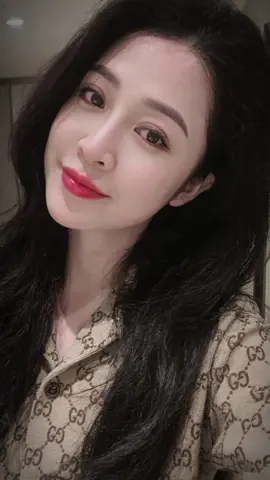 Hoá ra, những khoảnh khắc cần có người bên cạnh nhất. Đến cuối cùng đều là tự mình trải qua..😃