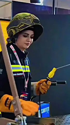 Old welder's easy trick to bend thin square pipe #fyp #USA #UK #Trending#WeldingTips 