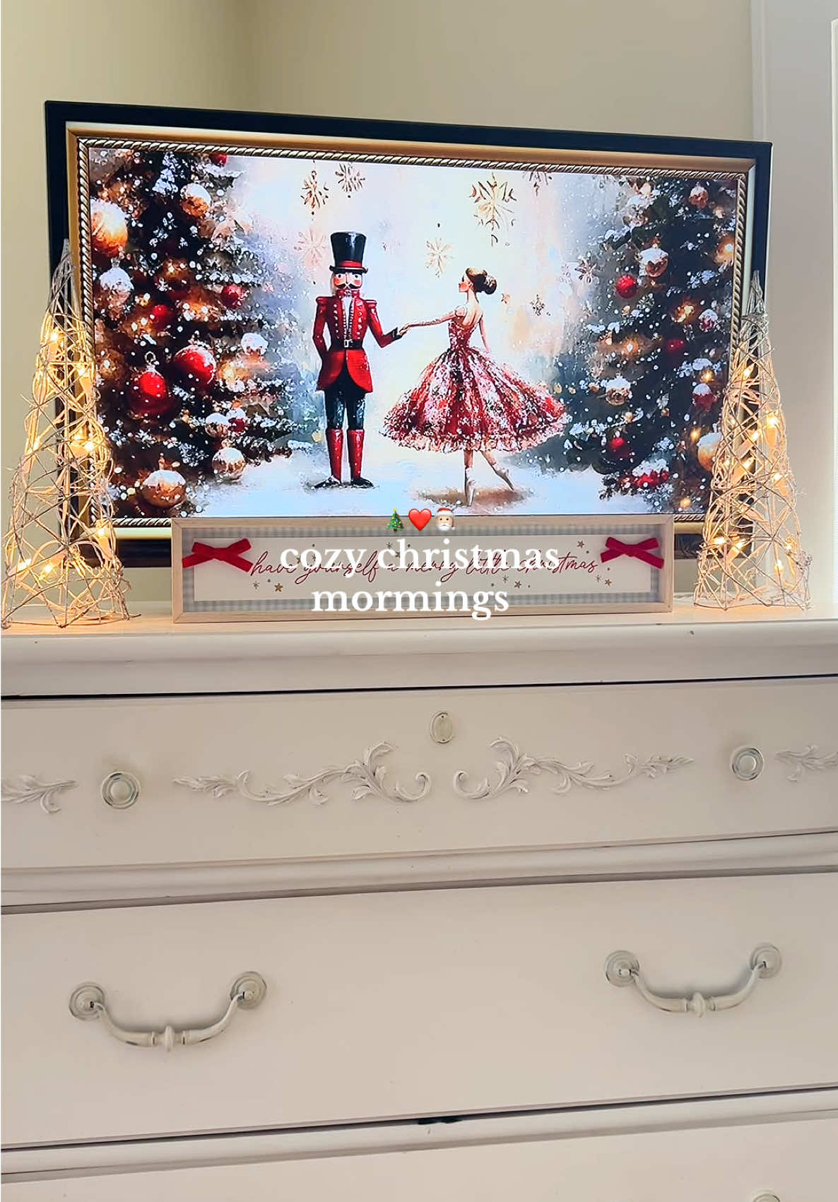 A cozy christmas morning ❤️🎄#morning #christmas #cozychristmas #cozychristmasaesthetic #cozychristmasmorning 