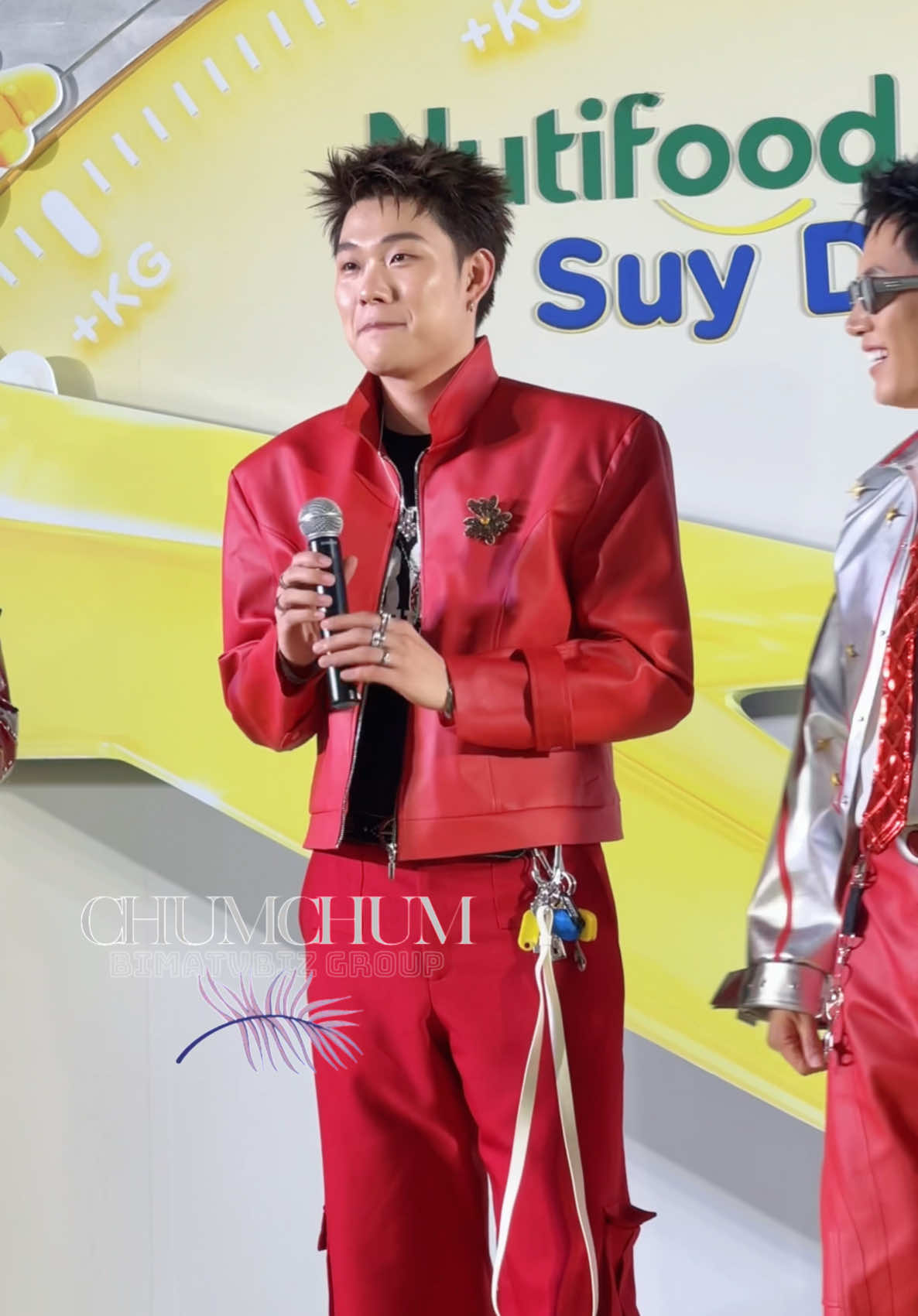 Bé Đô rén nhẹ ghi gặp máy nói bé Tấn tại ngày hội Vẽ chuyện lớn của Nutifood GrowPlus+ #NutifoodGrowPLUS #Ngayhoivechuyenlon  #NutifoodGrowPLUStangcan #SuyDinhDuong #NutifoodGrowPLUSbychumchum #chumchum #duongdomic #votanphat 