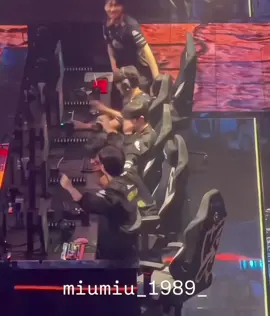 Giữ chuỗi 3 năm ôm nhau.(cre: miumiu_1989_, cloud_gulumi) #gumayusi #keria #guria #guke 