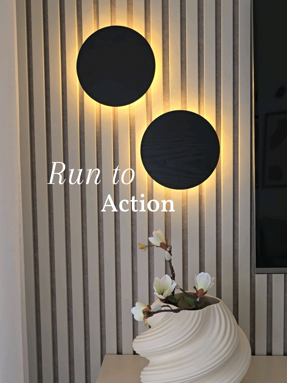 Run to Action 🏃‍♀️🛍 Een klein lichtje kan zo’n groot verschil maken 💡 Deze LED-lamp van Action kreeg vandaag zijn eigen plekje — en ik ben verliefd op de sfeer 😍 Verkrijgbaar in meerdere kleuren. Ledlamp 25 cm 7,95 Ledlamp 18 cm 5,95 Check ook eens voor de beige variant de pagina van mijn vriendin @melikeskids  Save dit voor later en volg voor meer tips❤️ #lamp #ledlights #budget #action #eindhoven 