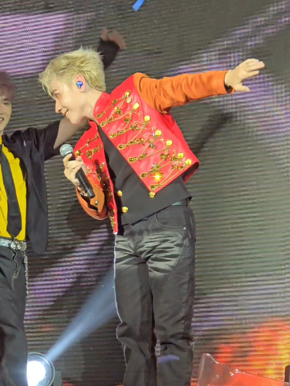 Bây h là kéo đàn xong chạy lon ton vào như vậy hả, đáng yo nhất trên đời 😍 #quanghungmasterd #bconsbestival2025 #bconsconcert 